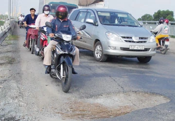 Loại trừ “chân gỗ” BT trong xây dựng cầu đường ảnh 1