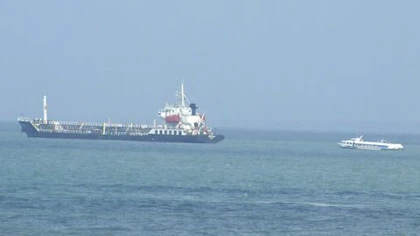 Tàu cánh ngầm va tàu dầu, 70 khách hoảng loạn ảnh 1 Tàu cánh ngầm va tàu dầu, 70 khách hoảng loạn ảnh 1