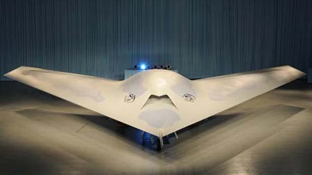 Boeing ra mắt máy bay tàng hình không người lái ảnh 1