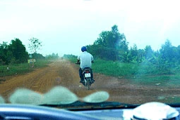 Vụ “Cô bé 13 tuổi quyết sống để vạch mặt thủ phạm”: Phóng viên bị hăm dọa ảnh 2