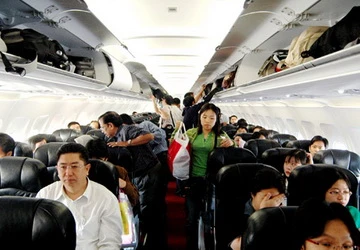 Phạt 15 triệu đồng cụ ông 'nghịch' cửa thoát hiểm ảnh 1