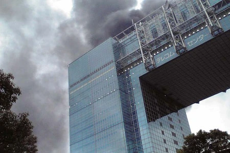 Hàng loạt nhà cửa, xe cộ bị sóng thần cuốn trôi tại Nhật ảnh 6