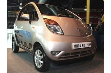 Renault-Bajaj sản xuất xe hơi giá rẻ 2.500 USD cho Ấn Độ ảnh 1