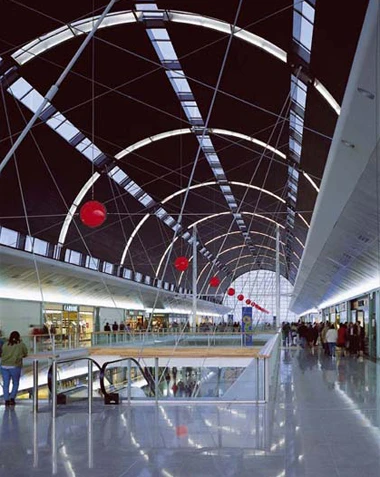 Những đường hầm nổi tiếng thế giới ảnh 1