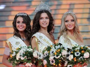 Cô gái 18 tuổi đăng quang Hoa hậu Nga 2012 ảnh 1