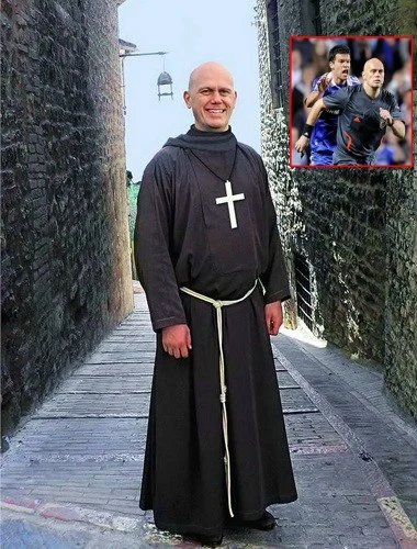 Trọng tài bắt trận Chelsea - Barca treo còi đi tu ảnh 1