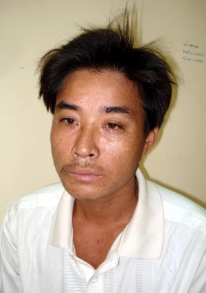 Bắt thầy lừa “cắt lưỡi, vẽ bùa” ảnh 1