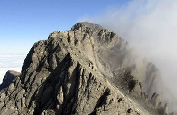 Top 5 ngọn núi tráng lệ nhất thế giới ảnh 2