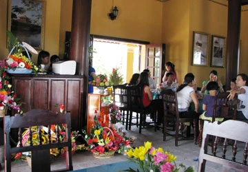 Vẫn mở quán tại Lầu Tứ Phương Vô Sự ảnh 1