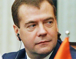 Medvedev đến đảo tranh chấp với Nhật ảnh 1