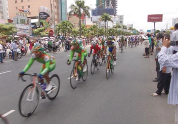 Người Sài Gòn ùn ùn đi chơi lễ ảnh 1