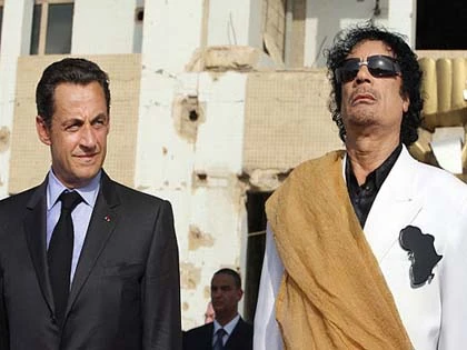 Thời trang "quái" của ông Gaddafi ảnh 6