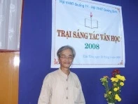 Nhà văn Xuân Đức tổ chức xuất bản tập "thơ online" ảnh 1