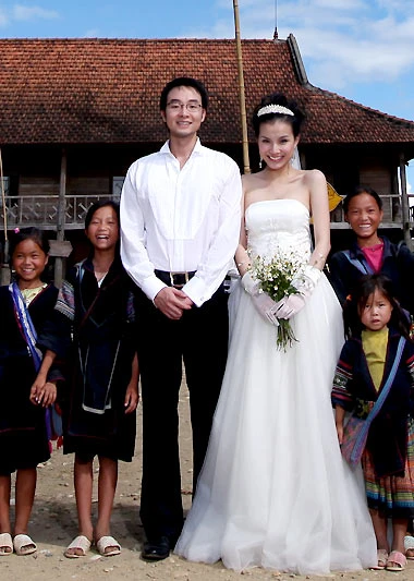 Hoa hậu Thùy Lâm cưới tiến sĩ Kinh tế ảnh 1