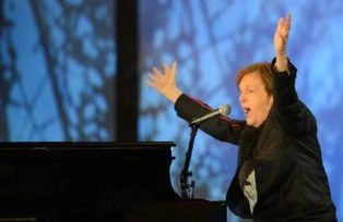 Album nhạc lễ khai mạc Olympics ăn khách bất ngờ ảnh 1