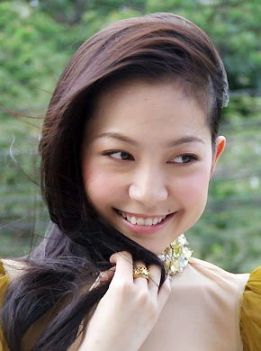 Linh Nga sắp xuất hiện nhiều trên các phương tiện truyền thông với hình ảnh thiếu nữ đầy sức sống. Ảnh: Anh Vân.