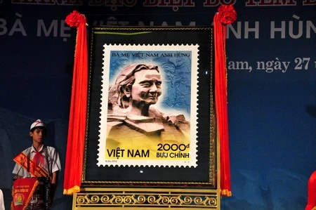Phát hành bộ tem Mẹ VNAH Nguyễn Thị Thứ ảnh 1