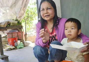 Cô gái hóa bà lão đã về nhà ảnh 1