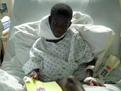 Cậu bé 12 tuổi có khối u khổng lồ ở cổ ảnh 1