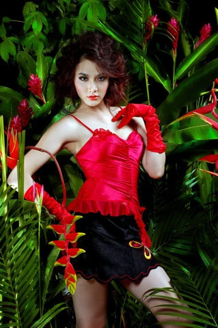 Người đẹp Trang Nhung "đốt nóng" vườn nhiệt đới ảnh 2
