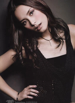 Ca sĩ Chung Hân Đồng cũng dính vào scandal ảnh sex này. Ảnh: Girlspic.