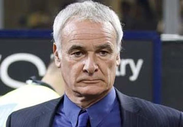 Thua mất mặt Napoli, Ranieri đổ lỗi cho trọng tài ảnh 1