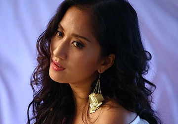 Khánh Thi quyết tâm theo nghề hát ảnh 1