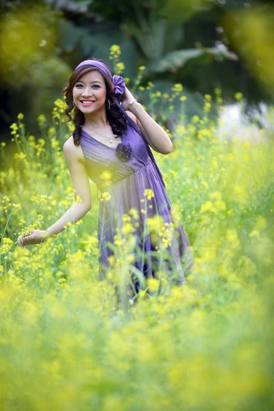 Quỳnh Tứ: “Tôi là mẫu phụ nữ thuần Việt” ảnh 2