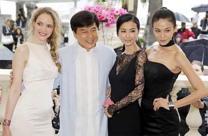 Jackie Chan nhảy vào tranh chấp Trung - Nhật ảnh 1