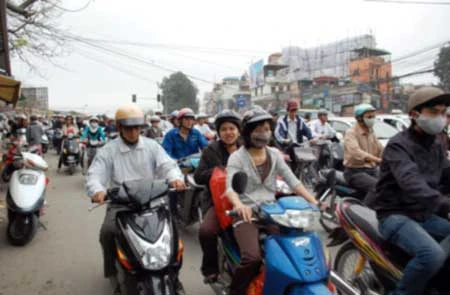 Một phụ nữ bị xe buýt cán nát tay ảnh 2 Một phụ nữ bị xe buýt cán nát tay ảnh 2