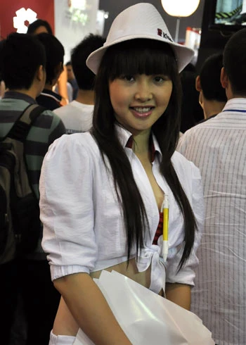 Mỹ nhân khoe sắc tại triển lãm CNTT ảnh 11 Mỹ nhân khoe sắc tại triển lãm CNTT ảnh 11
