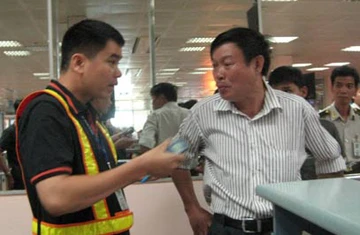 Khách hàng hoảng sợ vụ máy bay Jetstar vòng vèo 2 giờ trên trời TP.HCM ảnh 2 Khách hàng hoảng sợ vụ máy bay Jetstar vòng vèo 2 giờ trên trời TP.HCM ảnh 2