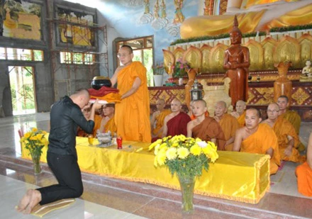 Nhà sư “khóa môi” Đàm Vĩnh Hưng đã hoàn tục ảnh 1