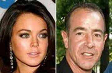 Cha "cô nàng lắm chiêu" lấy vợ bằng tuổi con gái ảnh 1