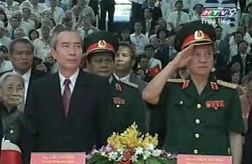 Tường thuật Lễ mittinh kỷ niệm 35 năm giải phóng miền Nam, thống nhất đất nước ảnh 15