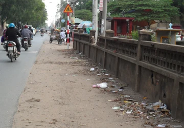 Vàng mã được rải khắp đường ảnh 2