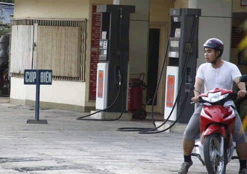 Hàng loạt cây xăng ở miền Trung nghỉ bán ảnh 2