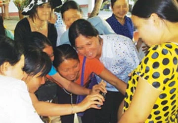 Bụng to là do uống thuốc giữ nước? ảnh 1