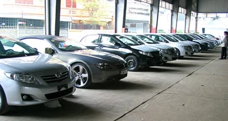 Ô tô nhập khẩu nguyên chiếc giảm giá "sốc" ảnh 1