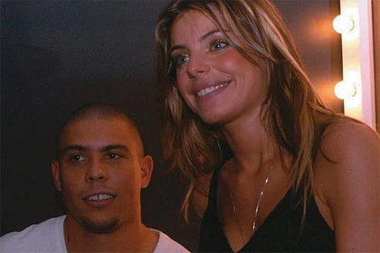 Những chuyện tình đổ vỡ gây tiếc nuối ảnh 2