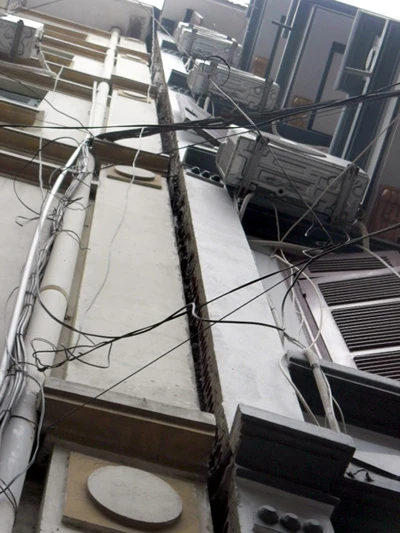 Thêm một ngôi nhà 5 tầng có nguy cơ bị sập ảnh 1