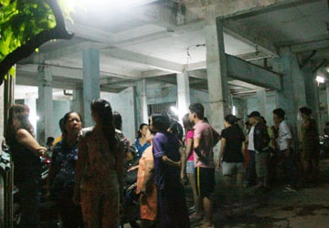 TP.HCM: Té lầu ở chung cư 727 ảnh 1