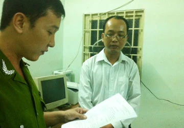 Tham ô 21 tỉ đồng để... đá gà ảnh 1