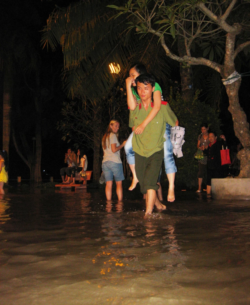 Chùm ảnh: Cần Thơ ngập tràn nước ảnh 4