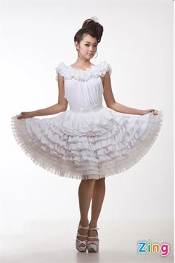 Minh Hằng khoe lưng trần gợi cảm ảnh 5