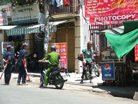 “Bụi đời” ăn mặc “mốt” nhất Sài Gòn ảnh 7