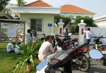 Khát lao động, doanh nghiệp đua ưu đãi công nhân ảnh 1