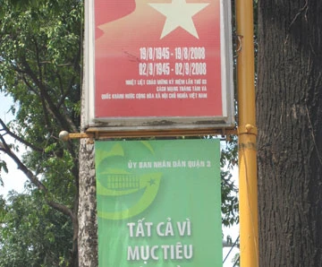 Xốn mắt với panô cổ động, băng rôn quảng cáo ảnh 1