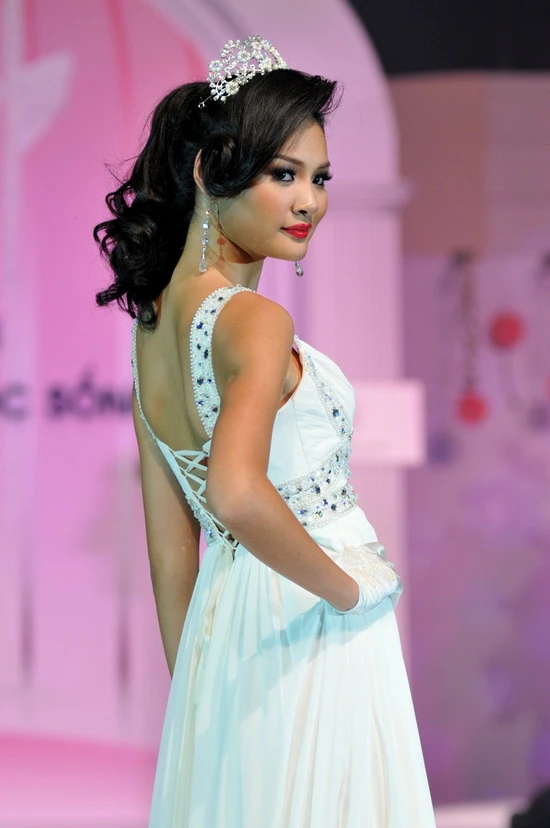 Hoa hậu Hương Giang lên xe hoa vào cuối tuần sau? ảnh 1