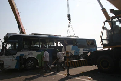 Tường thuật trực tiếp vụ trục vớt xe khách- Phần 3: Tìm thấy 14 thi thể, còn 6 nạn nhân mất tích ảnh 5